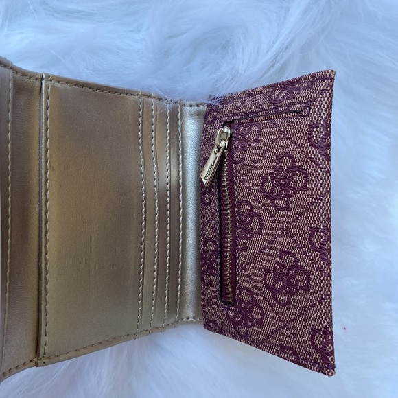 New GUESS Logo Small Trifold Wallet - Picture 5 of 7